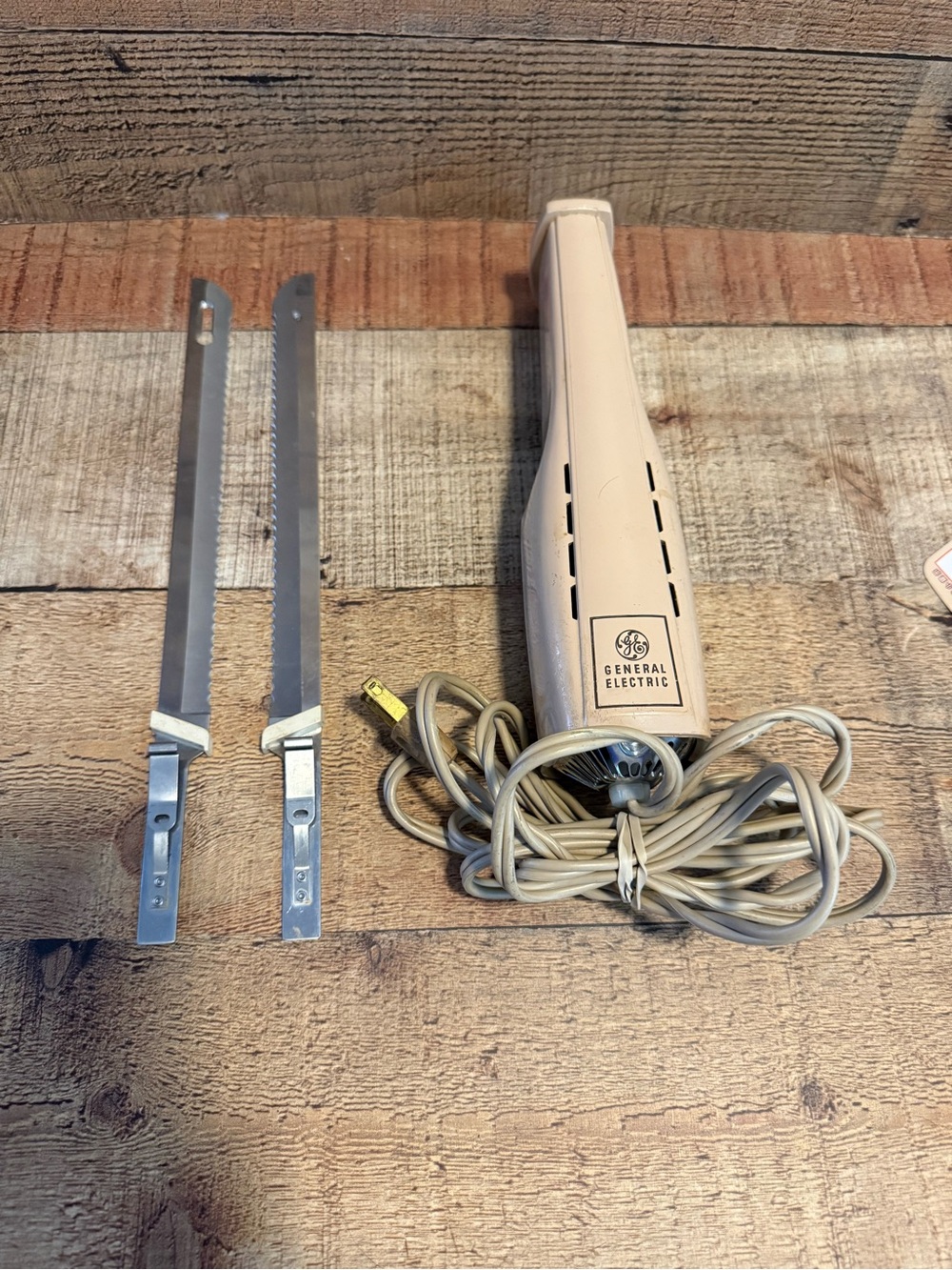 General Electric knife in Beige with Two Mixer Blades